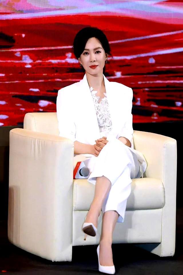 <strong>陈数</strong> 优雅在泡面面前不值一提 真·人间富贵花