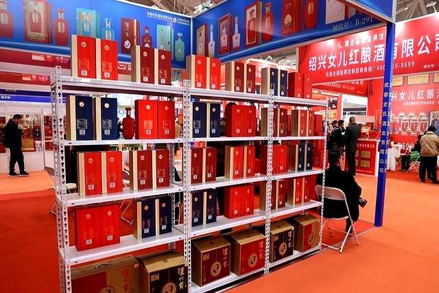 白酒“降度”年轻人会买账吗 老酒新瓶难讨好