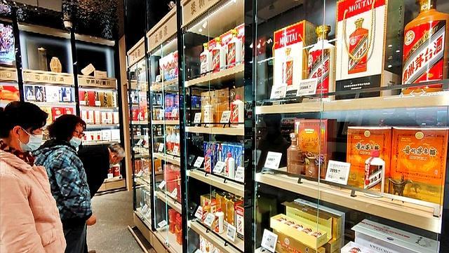 白酒“降度”年轻人会买账吗 老酒新瓶难讨好