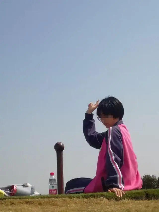 媒体评15岁女生军训中离世 高温天气引关注