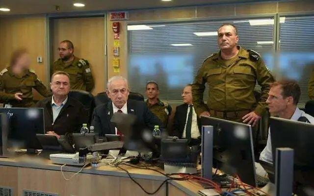 以总理在指挥中心观摩空袭也门行动 打击萨那多处目标