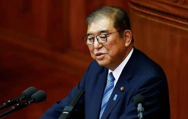 鸠山由纪夫因出席中国九三阅兵在日本遭批评：反思文化模糊