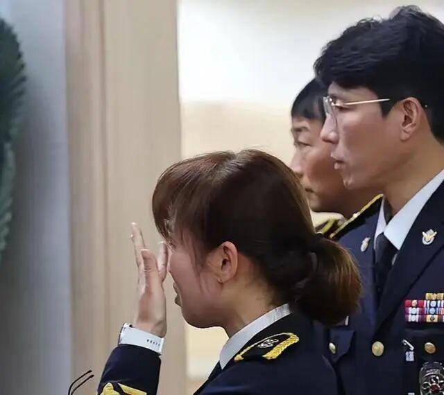 牛弹琴：这位韩国警长值得我们铭记