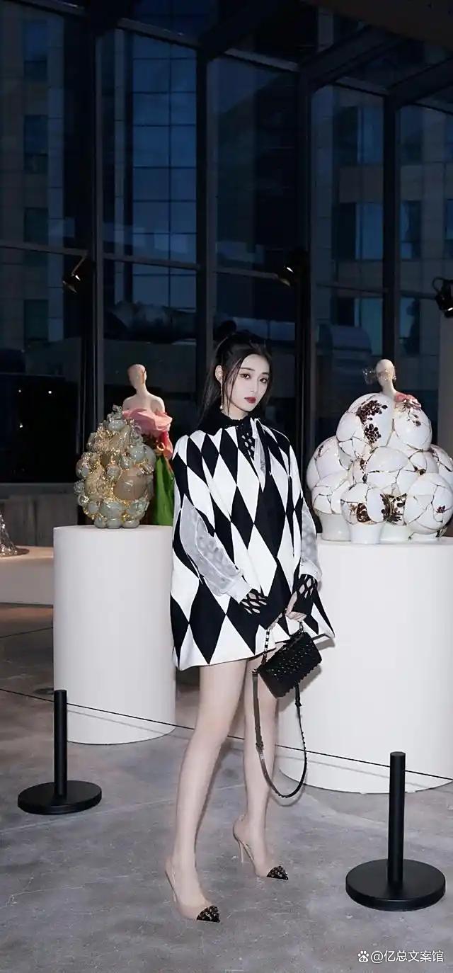 徐艺洋好懂热搜 冷感特工风引爆全网