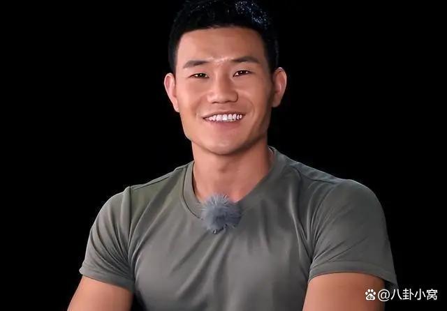 新华网批“嘎子”穿警服带货 公权力符号不容滥用