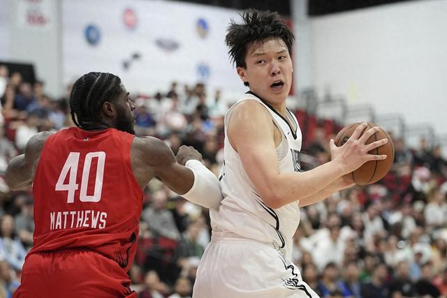 开拓者跟队记者:杨瀚森力量不足股票配资最新消息,这可能会影响他在进攻端的表现