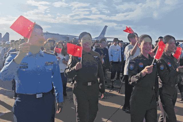 中部战区空军多位女飞行员集中亮相 巾帼榜样闪耀蓝天