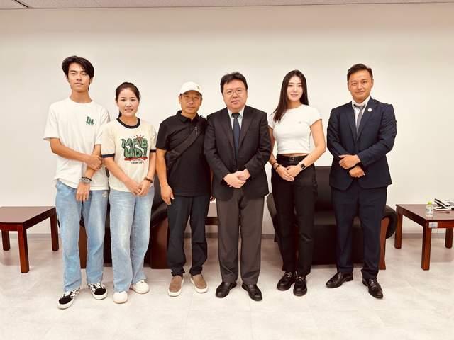 残疾男子日本旅游下30米悬崖救人 勇救落海女子获赞