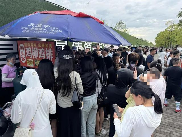 “鸡排哥”回应嘴唇发黑 情绪价值满溢网络