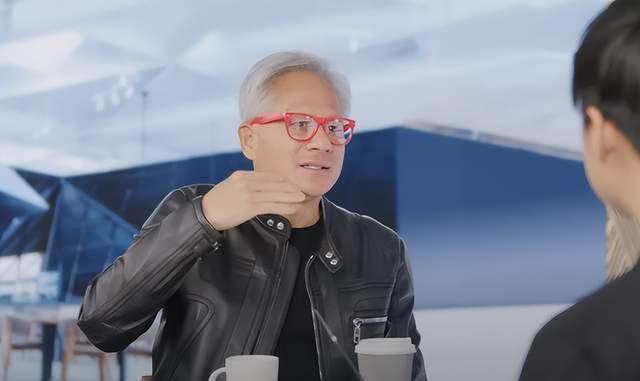 英伟达CEO：中国芯片仅落后美国几纳秒
