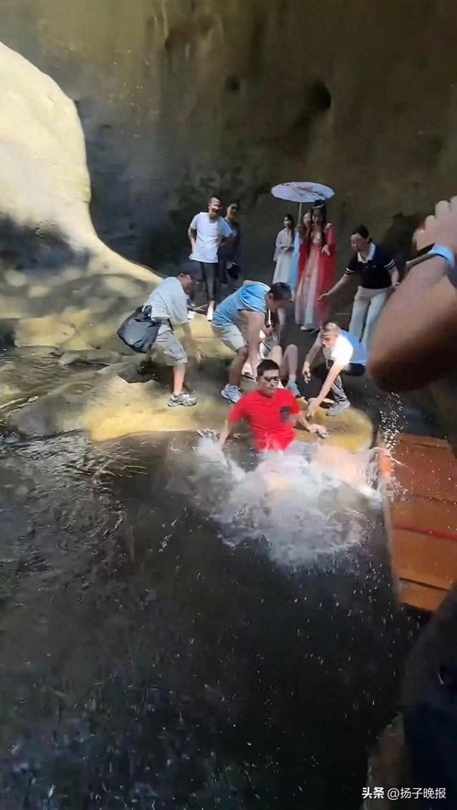 张继科回应落水:不知被谁踹水里了