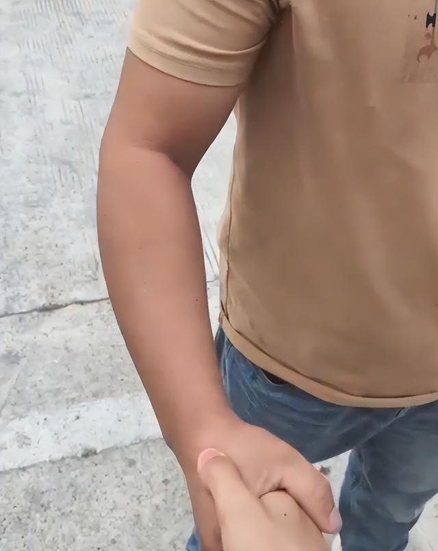 奇妙缘分，男子高速上和陌生大哥同行900公里 同车型结伴而行