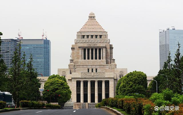 媒体人:高市早苗面临五大课题 执政之路挑战重重