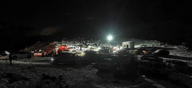 珠峰为何遭遇“同期最强暴雪” 极端天气引发大规模救援