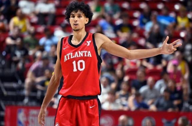 杨瀚森季前赛首分 中国篮球新期待