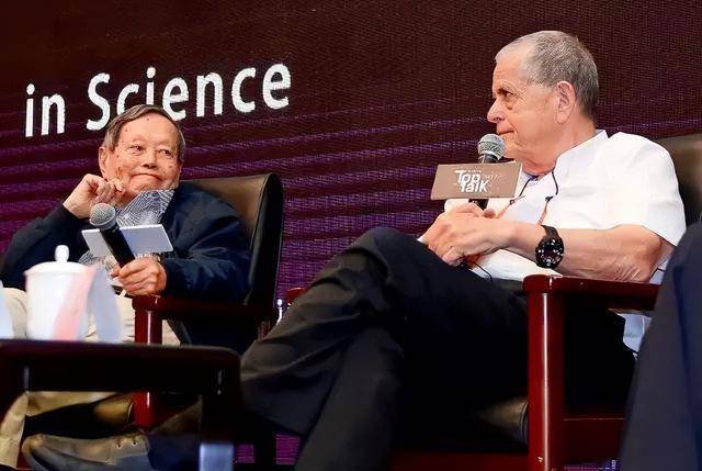 杨振宁:个人生命在宇宙之间非常渺小 科学巨匠的谦逊与洞见