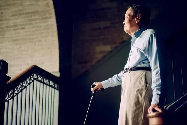 杨振宁：个人生命在宇宙之间非常渺小
