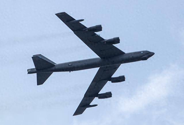 B-52抵近委内瑞拉 马杜罗会服软吗