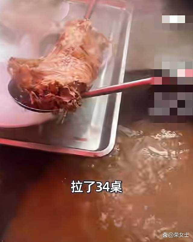 村民下雨天坐猪圈吃席 “该猪圈未养过猪” 特殊时期的灵活变通