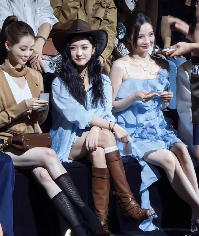 沈月看到半裸男模的反应上热搜 纯情少女破防实录