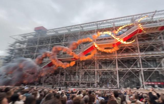 蔡国强在巴黎办烟花秀《最后的狂欢》