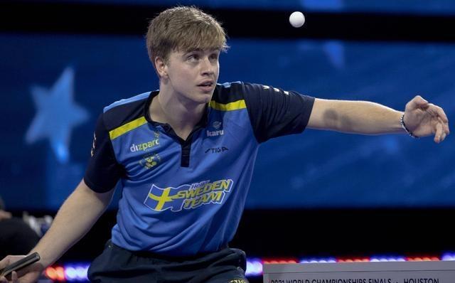 樊振东昔日军训帅照 青春与荣耀的见证