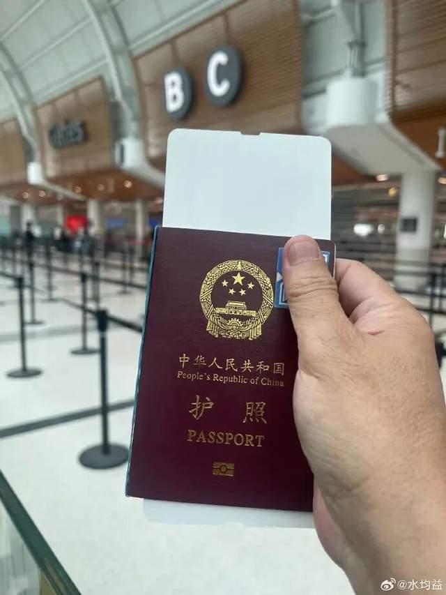 前央视主持人水均益额头放中国人纸条辟谣移民 再次澄清未定居海外