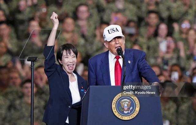 高市早苗在驻日美军前“旋转跳跃” 媚美外交惹众怒