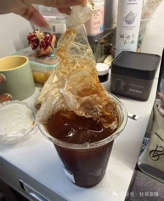 肯德基咖啡被曝喝出手套 消費者遭遇自證難題