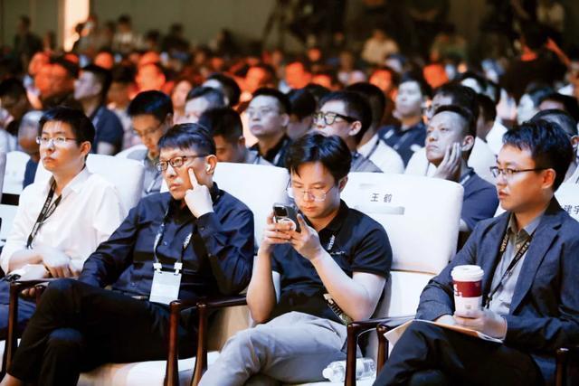 90后科技创业者推动机器人技术发展