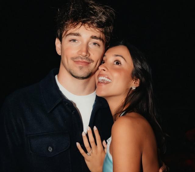 恭喜！F1车手勒克莱尔官宣与女友订婚 伟人颜值获赞体坛最好意思眷侣 冒失求婚场景曝光