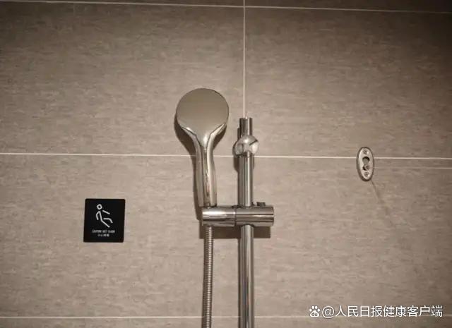 早上洗澡好，还是晚上洗澡好？医生建议冬季洗澡不要先洗头 