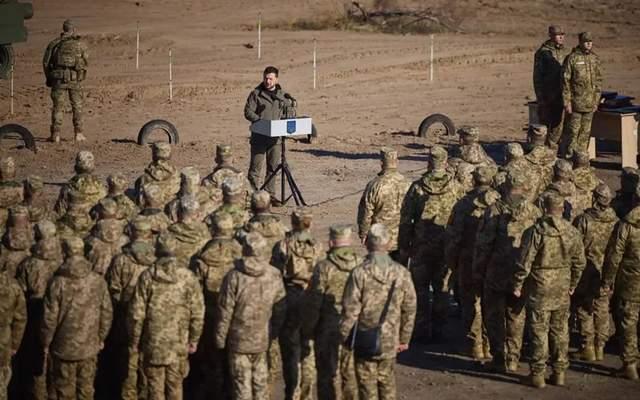 乌军举行颁奖典礼突然遭袭多人死亡