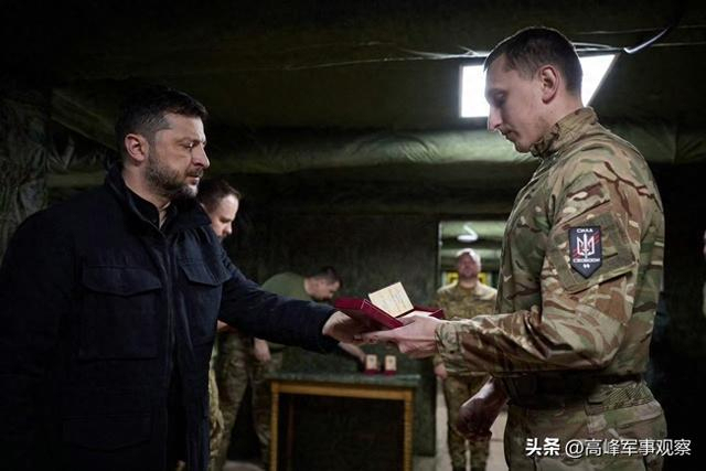 泽连斯基亲赴红军城前线，“俄罗斯岳飞”狱中警告，局势要反转？ 乌军反击在即