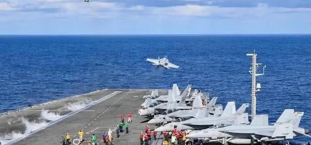 特朗普的惊魂一周:从威胁断粮到承诺发钱,加勒比海战云密布 石油与霸权的较量