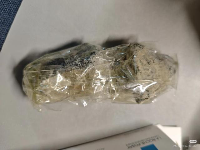 女子网购理肤泉护肤品收到3块石头 仓库管理引质疑