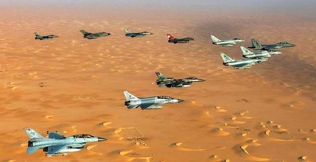 五架枭龙战机交付阿塞拜疆意味什么 阅兵掩护下的精妙交易