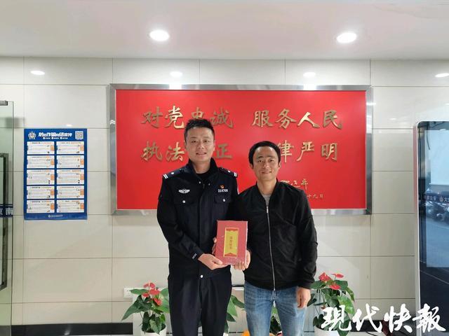 南京市民腰系长绳跃河救人获表彰 平凡英雄彰显大爱