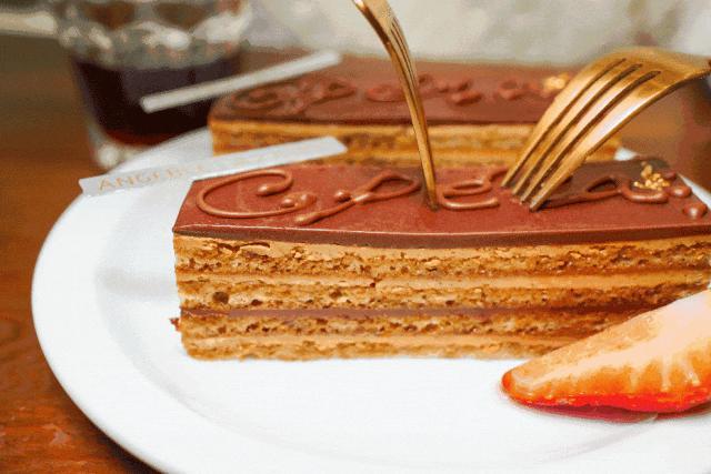 眼科医生提醒:近视的人少吃甜食 糖分影响视力健康