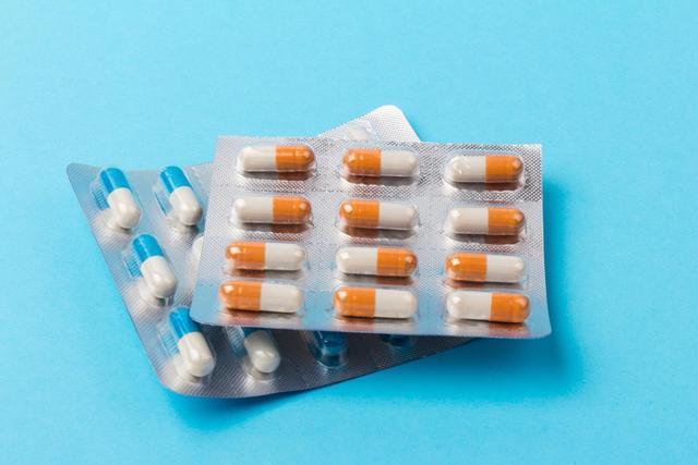 普通發(fā)熱不建議自行服用奧司他韋 醫(yī)生：服用奧司他韋的人，身體出現(xiàn)4種癥狀必須停藥