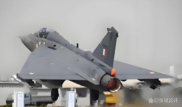 光辉在坠毁前尾部为何出现一缕白烟 液压泄漏引发悲剧