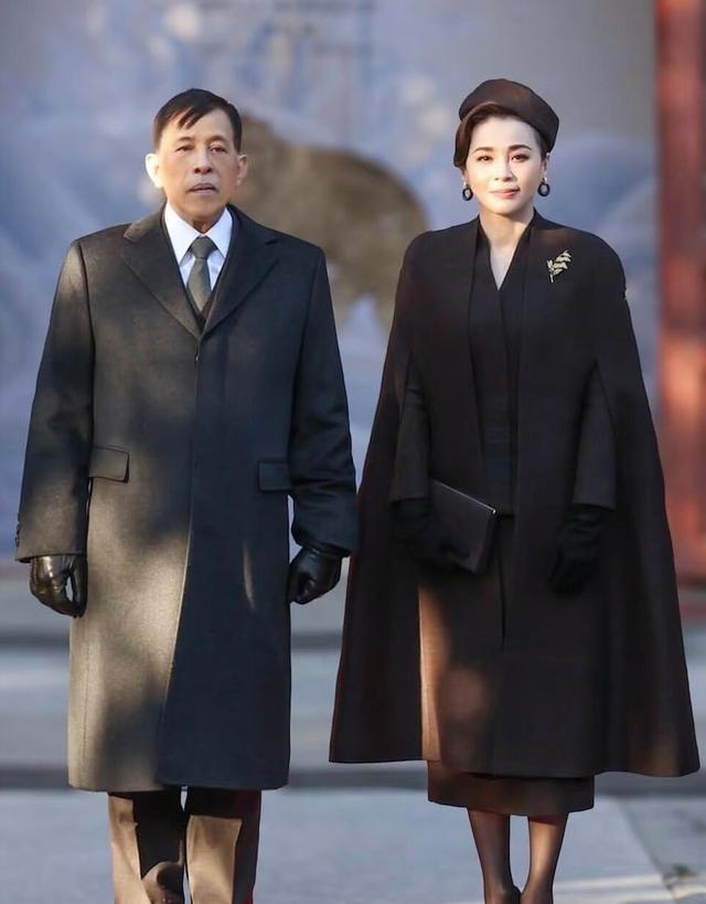 泰国王后跑半马途中护送伤者上车 自律与担当的典范