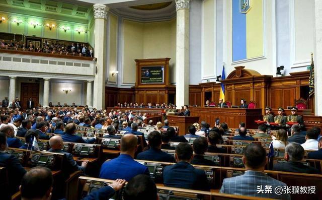 澤連斯基被逼入絕境 馬克龍能救他嗎 心腹被清除危機(jī)