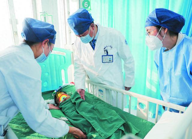 28岁妈妈割肝救女