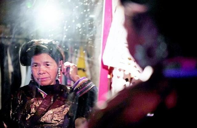 老版1元人民币上的女孩是她 从贫困到希望的转变