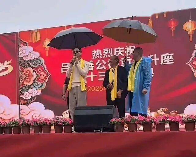 呂良偉回到老家陸川的祠堂祭祖 尋根情懷引熱議