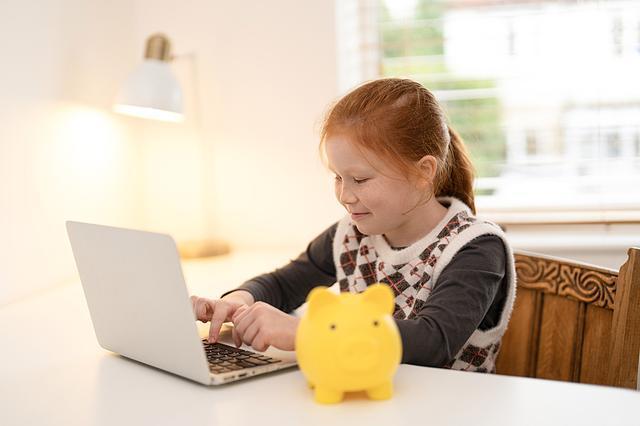 男子以监督学习为由隔空猥亵女孩获刑 警惕网络陷阱