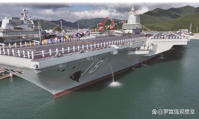 专家：解放军双航母同框信号明显 展示战力整合