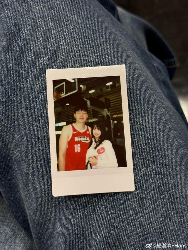 杨瀚森晒照庆祝登陆NBA后的第一个圣诞节