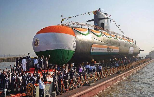 朝鲜战略导弹核潜艇为何围壳巨大 独特设计引发热议